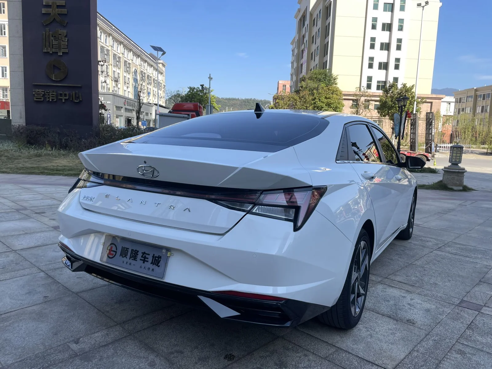 Фото 7 Hyundai Elantra