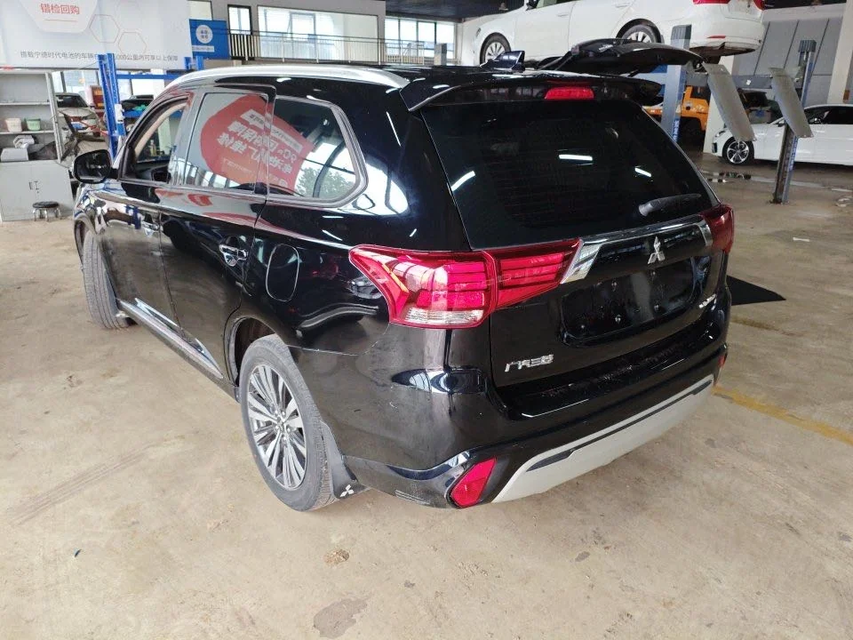 Фото 9 Mitsubishi Outlander